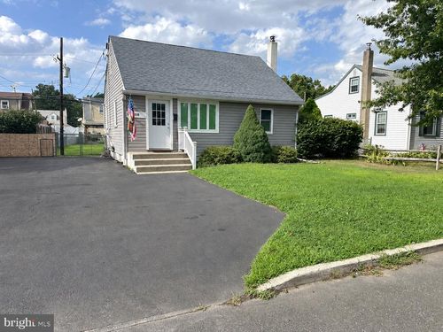 3519 Carnarvon Ave, BRISTOL, PA, 19007-2517 | Card Image