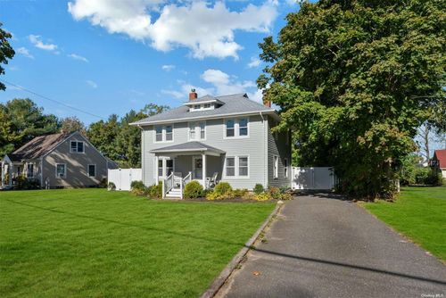 18955 Main Road, Mattituck, NY, 11952 | Card Image