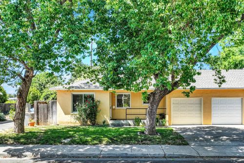 11 Lincoln Ave, Woodland, CA, 95695-3819 | Card Image