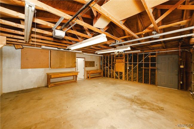 Garage | Image 35