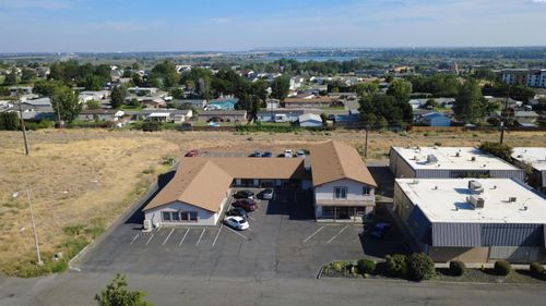 8514 W Gage Blvd, Kennewick, WA, 99336-8108 | Card Image