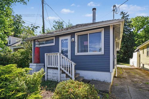 317 E Buffalo St, New Buffalo, MI, 49117-1109 | Card Image