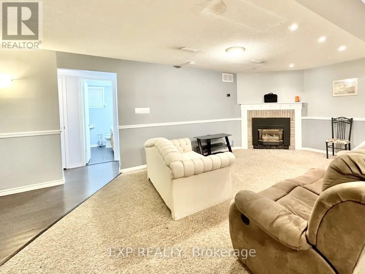 Residential Lease in Whitby (Pringle Creek) 2