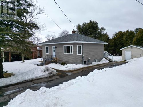 27 Queen Ave, Blind River, ON, P0R1B0 | Card Image