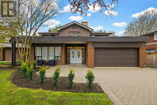 26 Neilor Crescent, Toronto (Markland Wood), ON, M9C1K4 | Card Image
