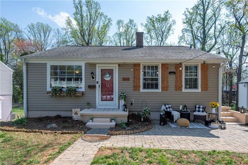 2416 Parkway Dr, Winston-Salem, NC, 27103-3521 | Card Image