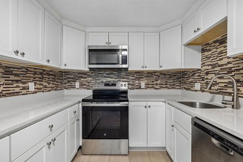 2d-33 Lodgen Ct, Malden, MA, 02148-6038 | Card Image