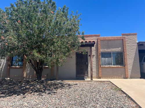 6733 E Victoria St, Tucson, AZ, 85730-3227 | Card Image