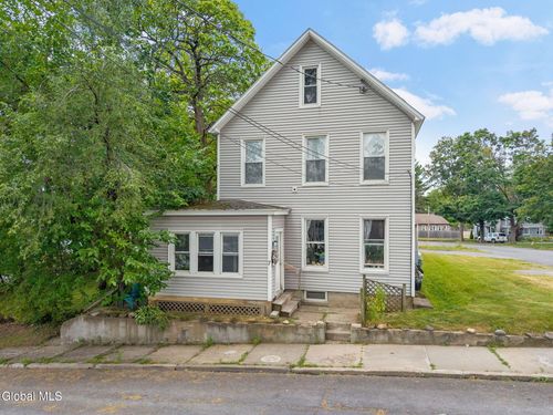 7 Center St, Scotia, NY, 12302-2162 | Card Image