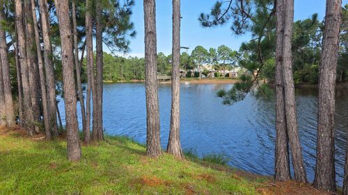 10020 Parker Lake Cir, Navarre, FL, 32566-4804 | Card Image