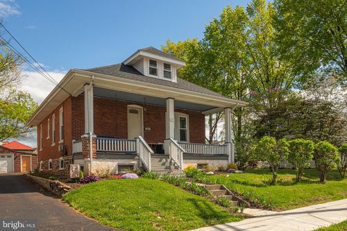 670 Church St, ROYERSFORD, PA, 19468-2102 | Card Image