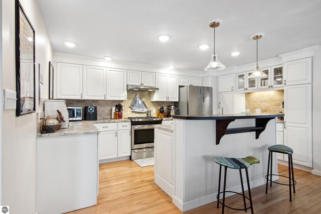 400 W Broadway, House other with 3 bedrooms, 2 bathrooms and null parking in Suttons Bay MI | Image 8