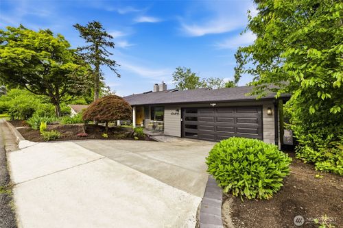 4548 144th Ave Se, Bellevue, WA, 98006-2325 | Card Image