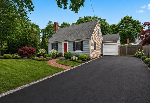 16 Bradley Woods Dr, Hingham, MA, 02043-1724 | Card Image