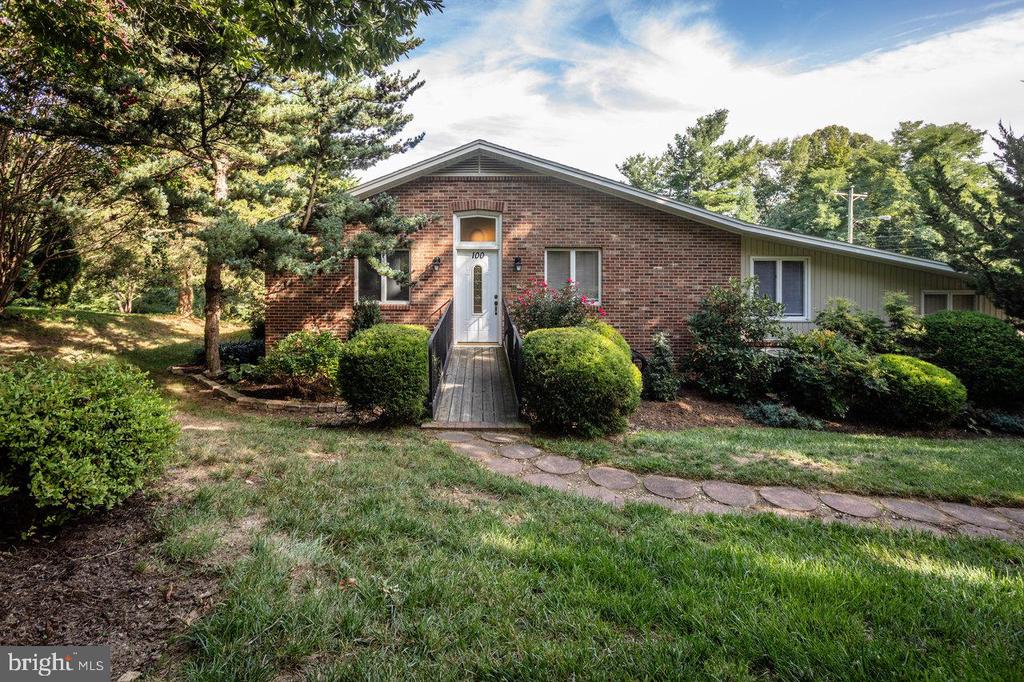 Breezewood Ter, Bridgewater, VA 22812