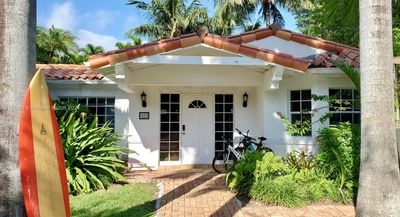 422 Warren Ln, House other with 4 bedrooms, 3 bathrooms and null parking in Key Biscayne FL | Image 2