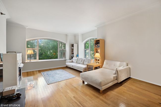 APT-303 - 25 E Superior St, Condo with 2 bedrooms, 2 bathrooms and 1 parking in CHICAGO IL | Image 6