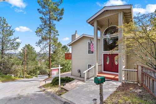 205 Blueberry Dr, Scotts Valley, CA, 95066-4617 | Card Image
