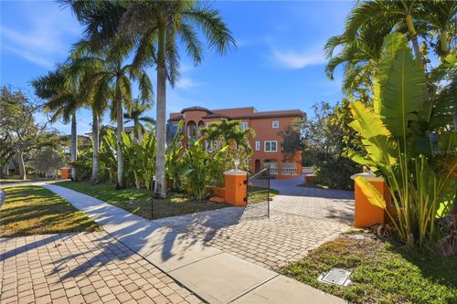 9017 Baywood Park Dr, SEMINOLE, FL, 33777-4630 | Card Image