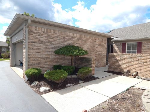 59055 Golden Oak Ct, Washington Township, MI, 48094-3726 | Card Image