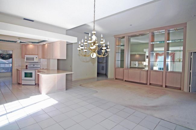 8048 Se Double Tree Dr, House other with 3 bedrooms, 2 bathrooms and null parking in Hobe Sound FL | Image 7