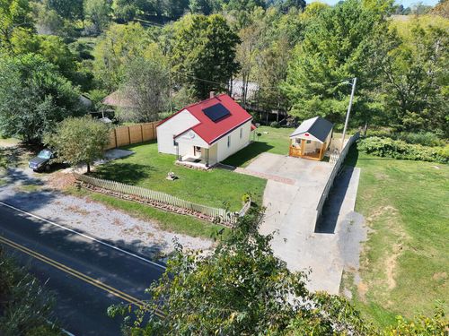2274 Pioneer Dr, Lebanon, VA, 24266-3812 | Card Image