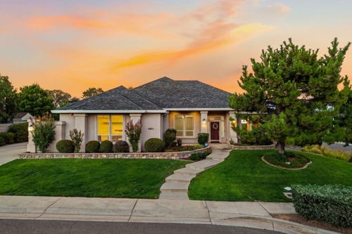 3685 Wimbledon Dr, Redding, CA, 96002-9549 | Card Image