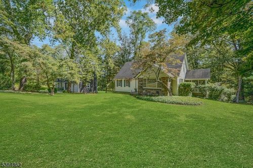 17 E Main St, Mendham Twp, NJ, 07945-1501 | Card Image