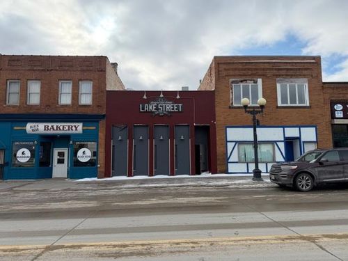 19 W Lake St, Chisholm, MN, 55719-1816 | Card Image