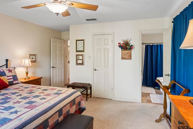944 Clear Water Trl, House other with 3 bedrooms, 2 bathrooms and null parking in Holly Lake Ranch TX | Image 17