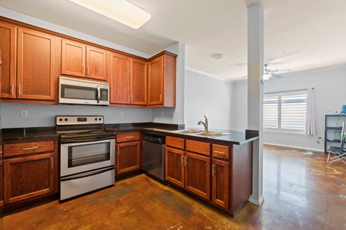 209-910 W 25th St, Austin, TX, 78705-4430 | Card Image