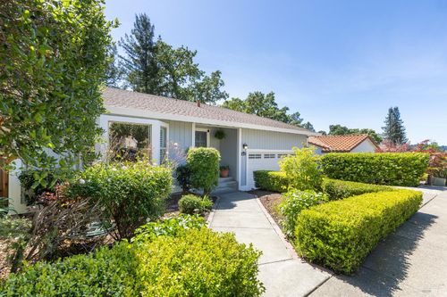 615 Montclair Dr, Santa Rosa, CA, 95409-2833 | Card Image