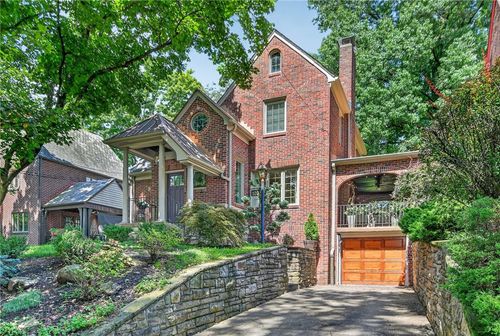120 Vernon Dr, Mt. Lebanon, PA, 15228-1113 | Card Image