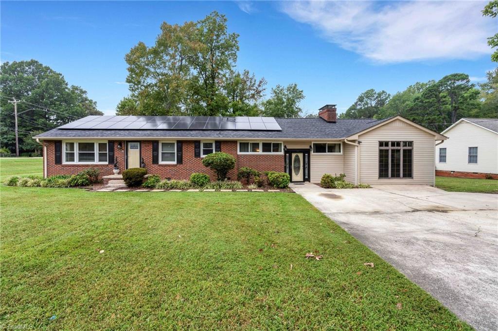 Pine Lake Dr, Greensboro, NC 27407