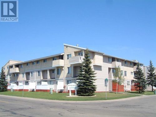 9736 82 Ave, Grande Prairie, AB, T8V5W4 | Card Image