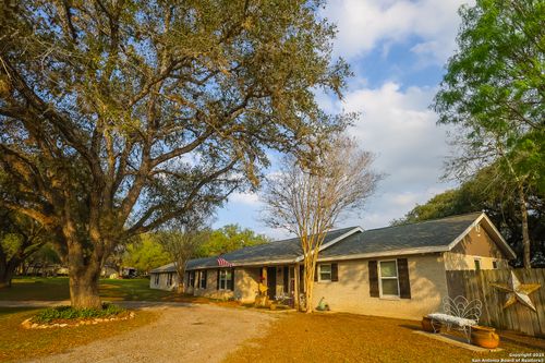4 Encino Loma, Beeville, TX, 78102-9743 | Card Image