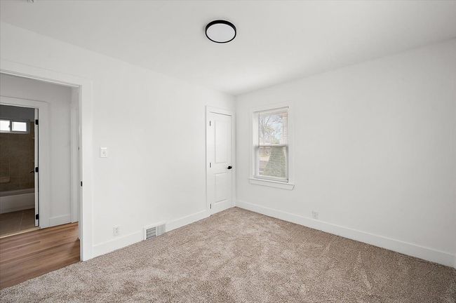 20040 E 8 Mile Rd, House other with 2 bedrooms, 1 bathrooms and null parking in Harper Woods MI | Image 8