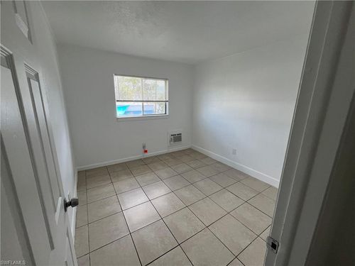 apt-201-2452 Stella St, Fort Myers, FL, 33901-5294 | Card Image