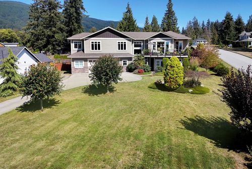1464 Sunset Pl, Gibsons, BC, V0N1V5 | Card Image
