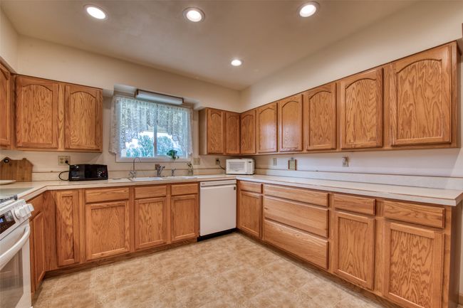 Kitchen | Image 24