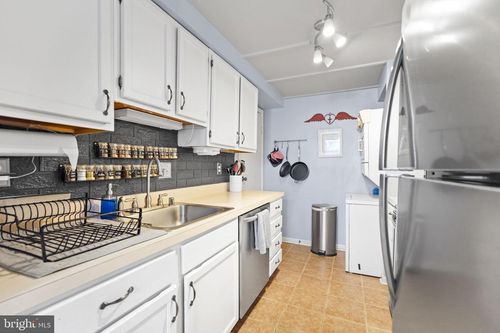 528 Glen Ct, GLEN BURNIE, MD, 21061-4735 | Card Image