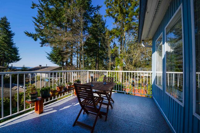 1071 Stevens Street, House other with 3 bedrooms, 2 bathrooms and 5 parking in White Rock BC | Image 23