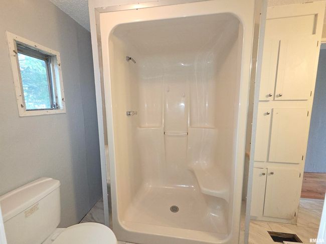 201 E 3 Rd St, Home with 3 bedrooms, 2 bathrooms and 2 parking in Christopher IL | Image 17