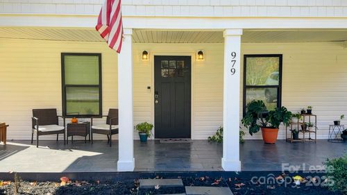 979 Howard Gap Rd, Tryon, NC, 28782-8672 | Card Image