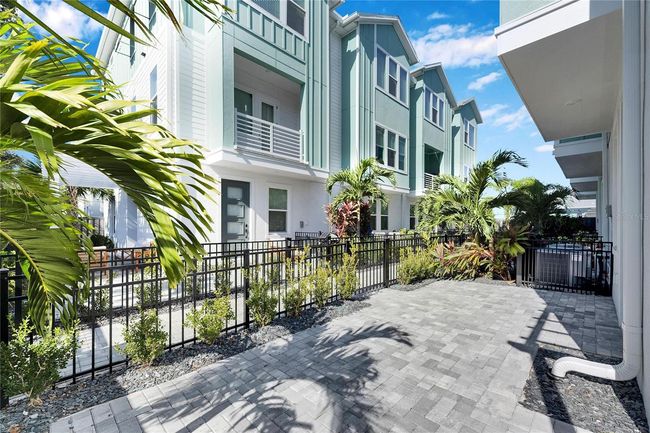 2819 1 St Ave S, Townhouse with 2 bedrooms, 4 bathrooms and null parking in SAINT PETERSBURG FL | Image 5
