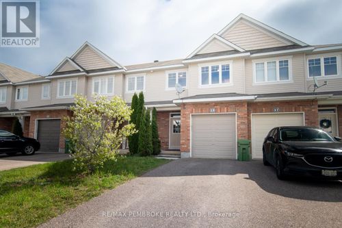 15 Mcnamara St, Petawawa, ON, K8H0C4 | Card Image
