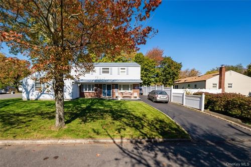 9 Elwin Pl, East Northport, NY, 11731-6016 | Card Image