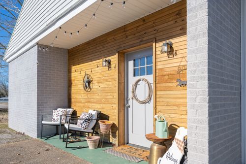 2215 Wildersville Rd, Wildersville, TN, 38388-8406 | Card Image