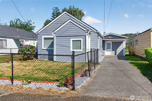 2106 W 2nd St, Aberdeen, WA, 98520-4502 | Card Image