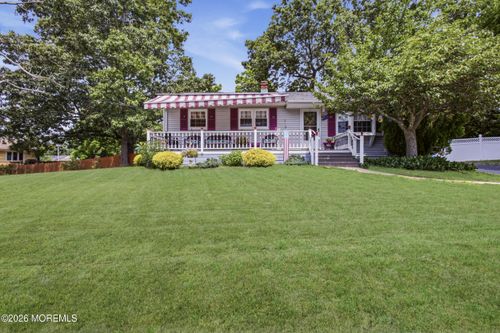 4 Roosevelt Ter, Howell, NJ, 07731-1515 | Card Image